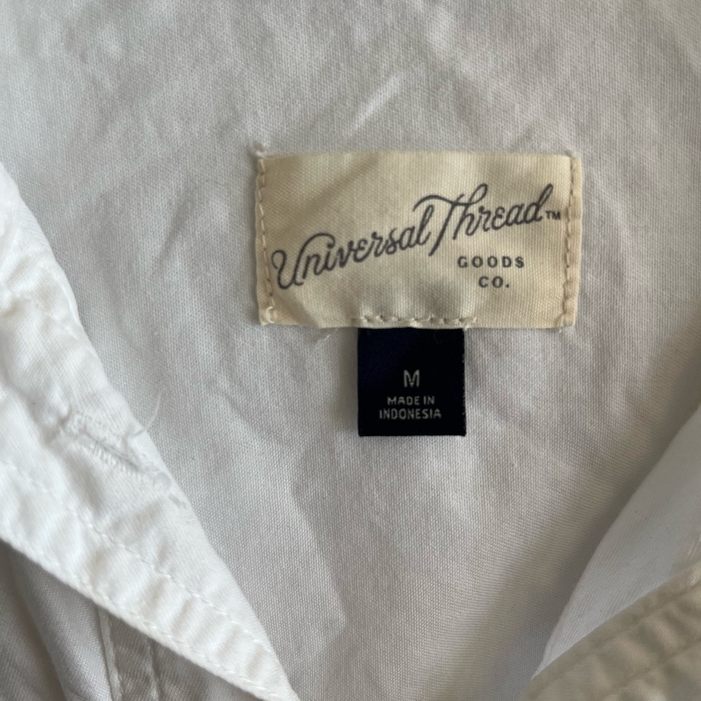 Universal Thread Ivory Button-Up med - Picture 2 of 4